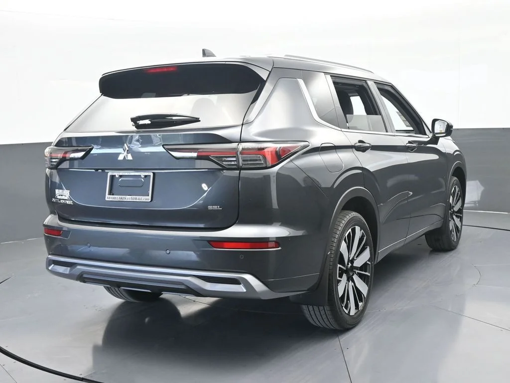 New 2026 Gray Mitsubishi SEL image 5