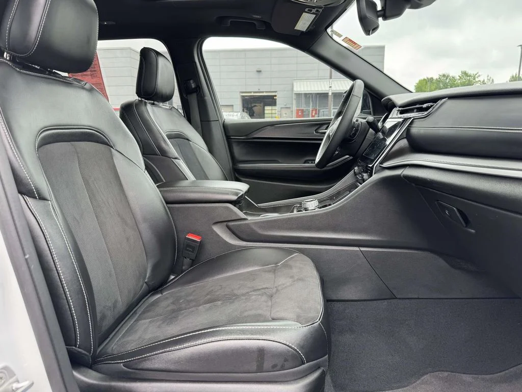 Used 2024 White Jeep Altitude X image 15