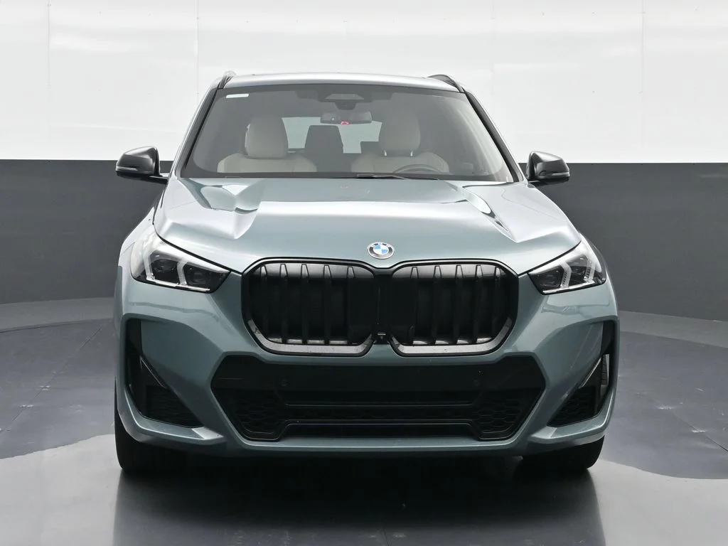 Used 2023 Green BMW xDrive28i image 6