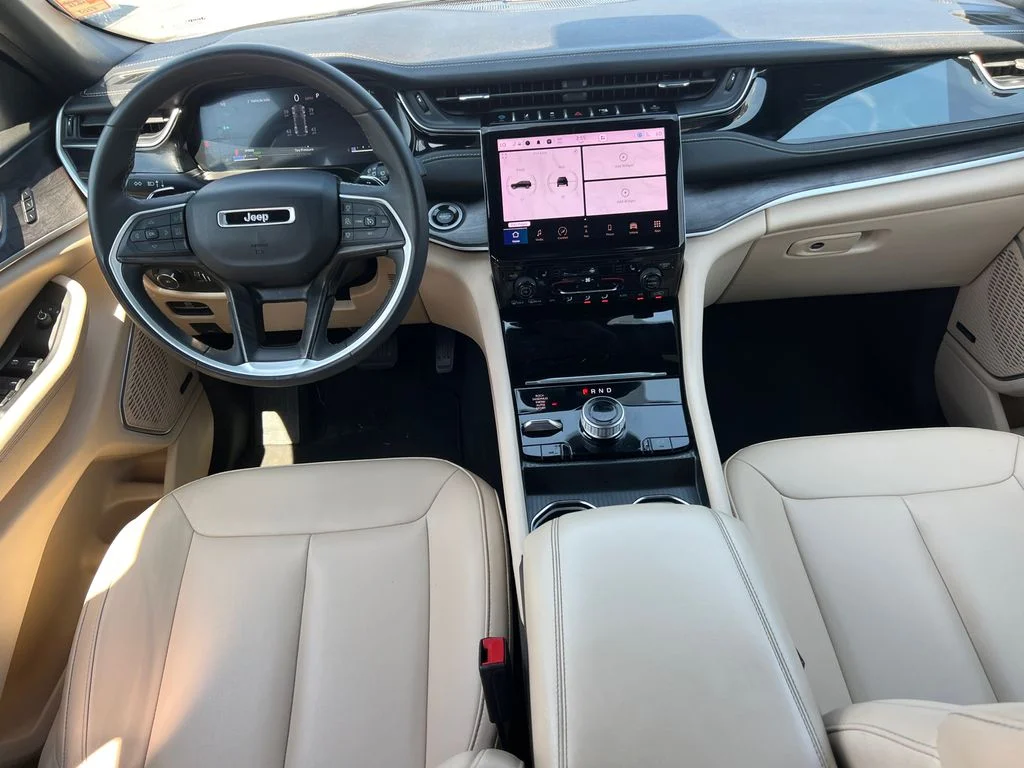 Used 2024 White Jeep 4xe image 26