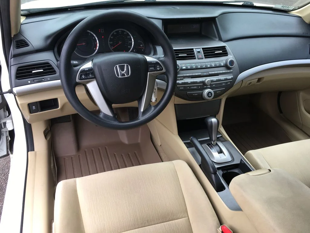Used 2011 White Honda LX-P image 21