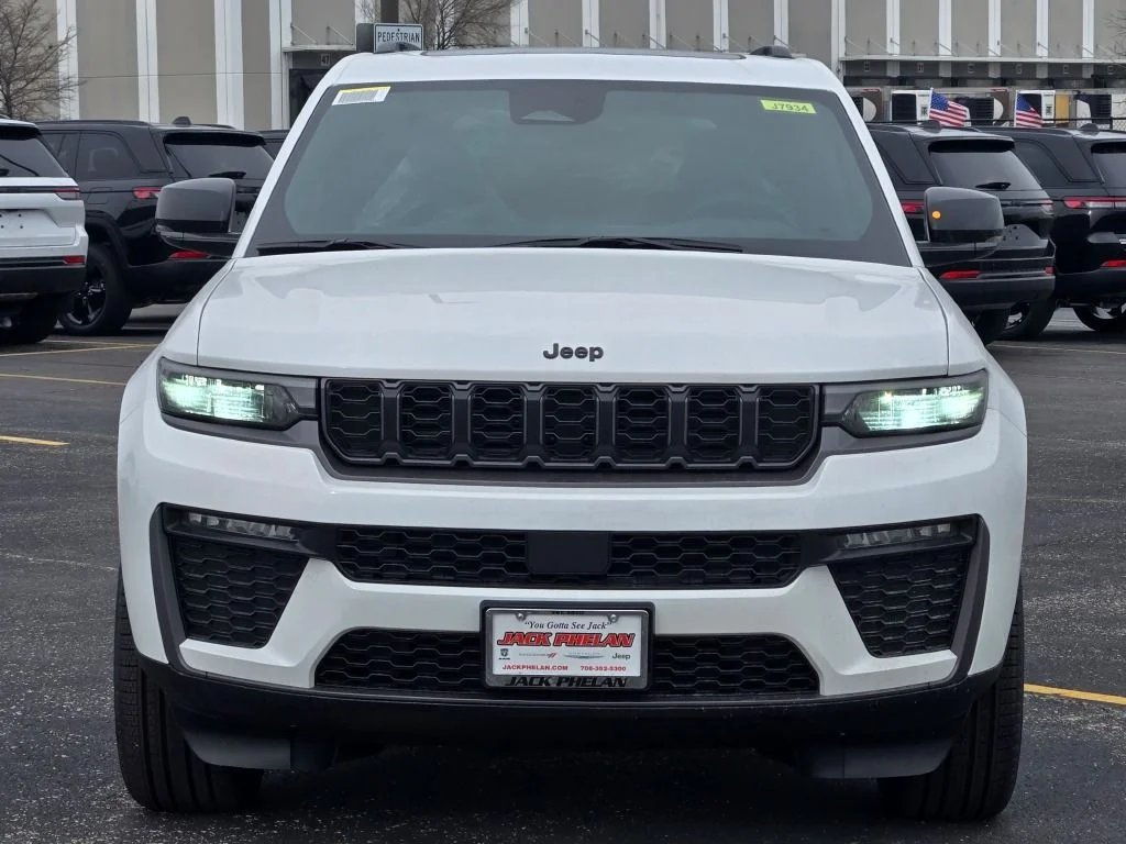New 2026 Bright White Clear-Coat Exterior Paint Jeep Limited image 2