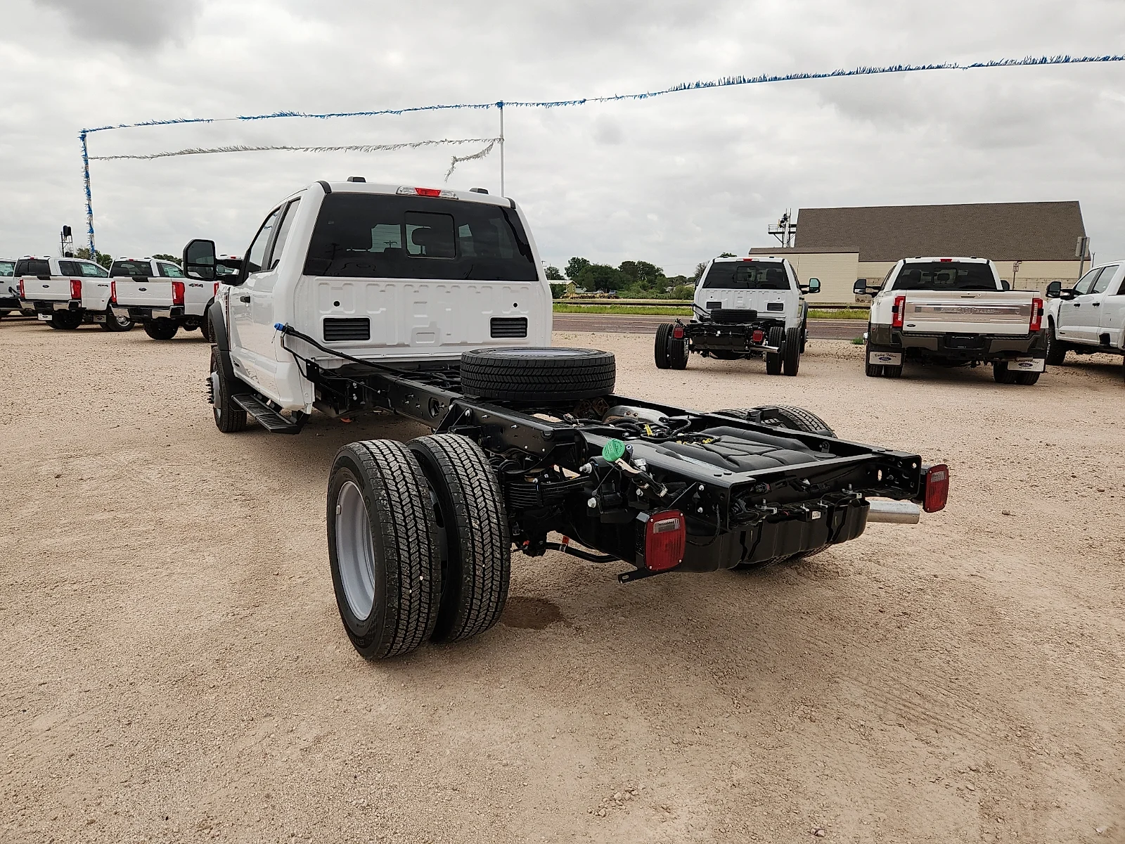 New 2026 Oxford White Ford XL image 5