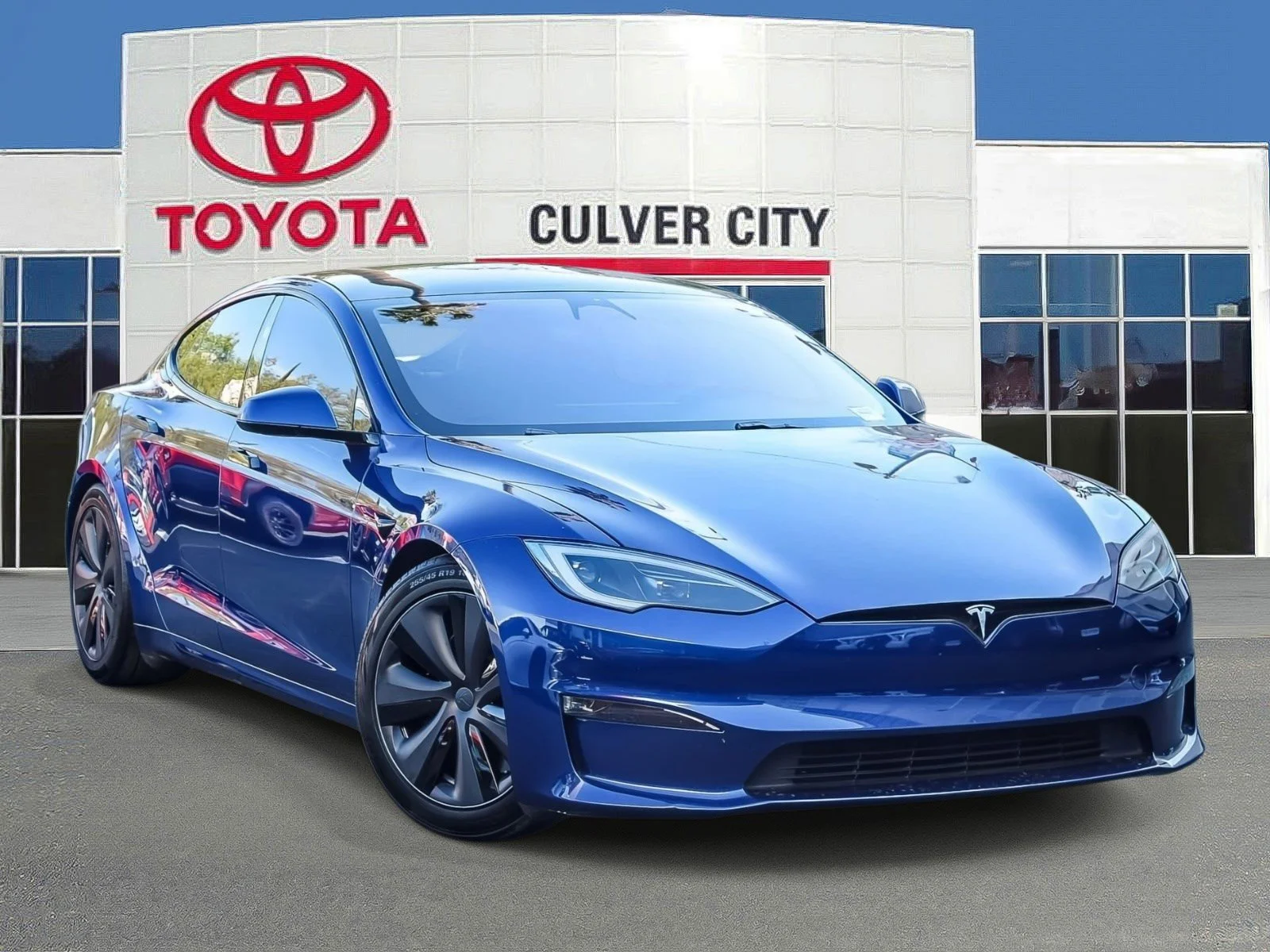 2023 Tesla Model S Standard Range's photo