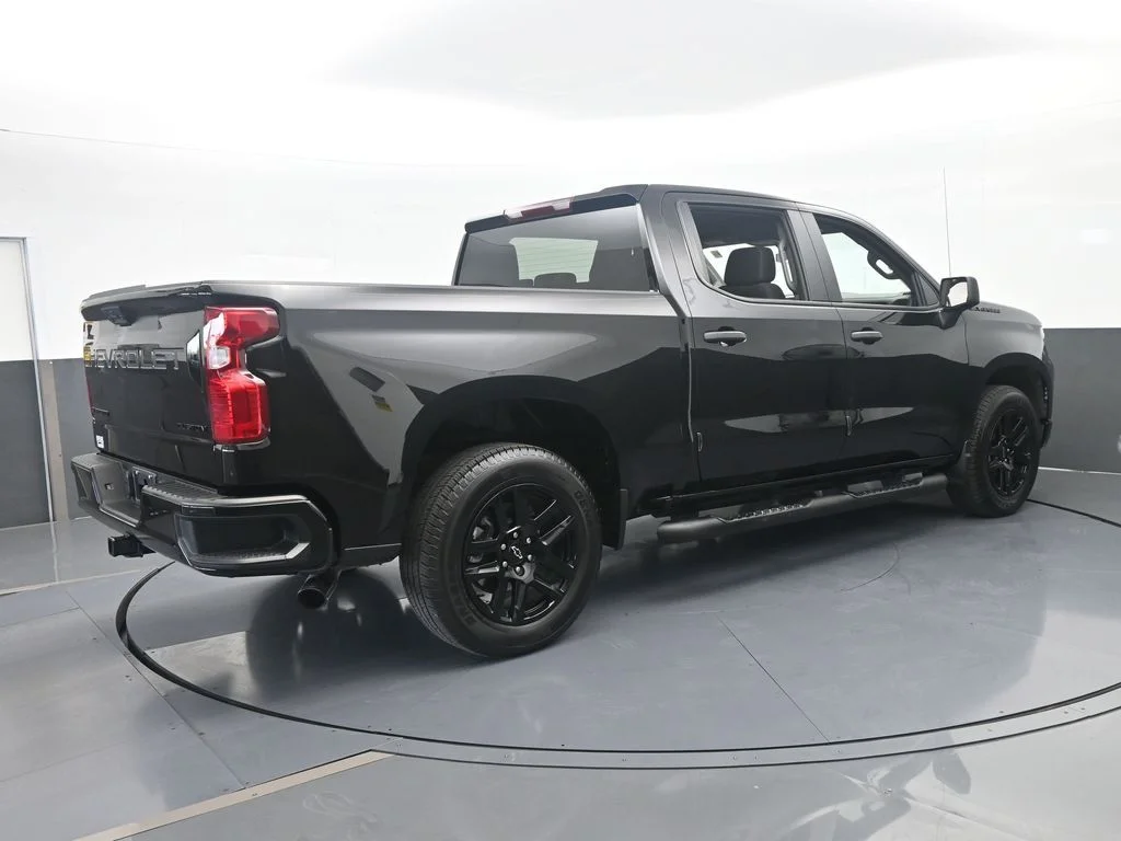 Used 2025 Black Chevrolet Custom image 6