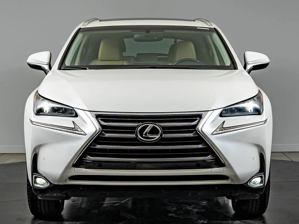 Used 2015 White Pearl Lexus 200t image 2