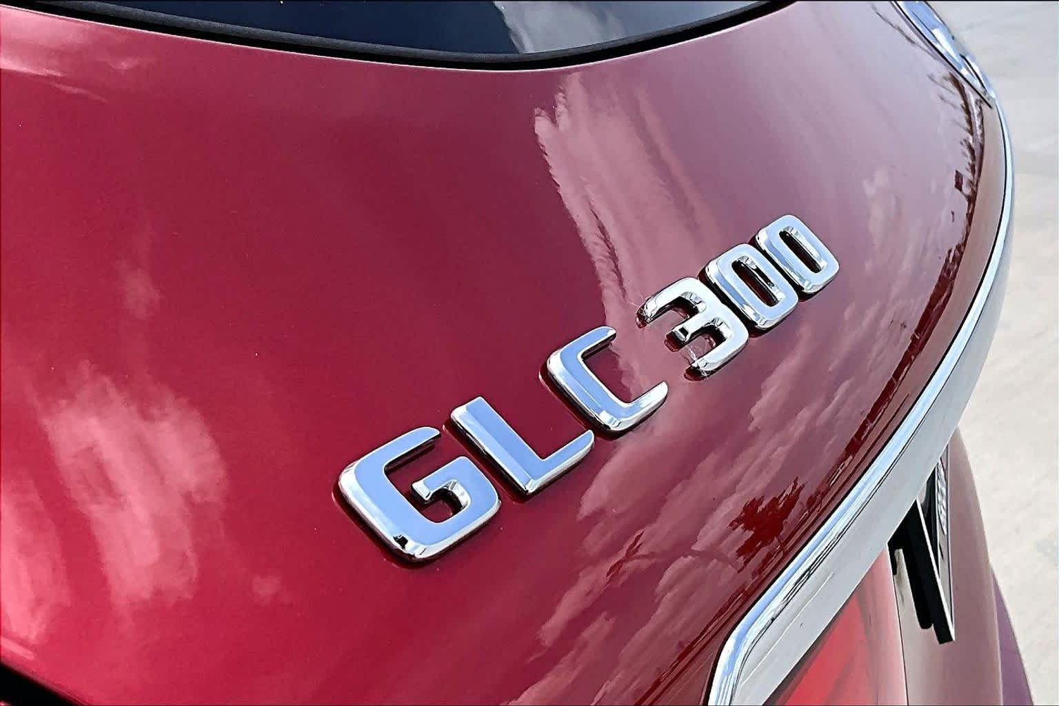 Used 2019 designo Cardinal Red Metallic Mercedes-Benz GLC 300 image 28
