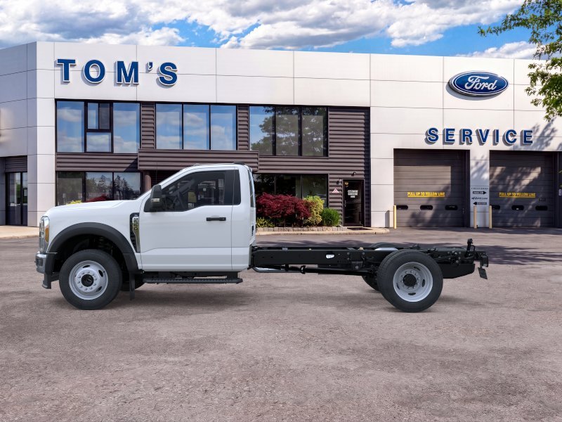 New 2026 Oxford White Ford F-550® XL image 3