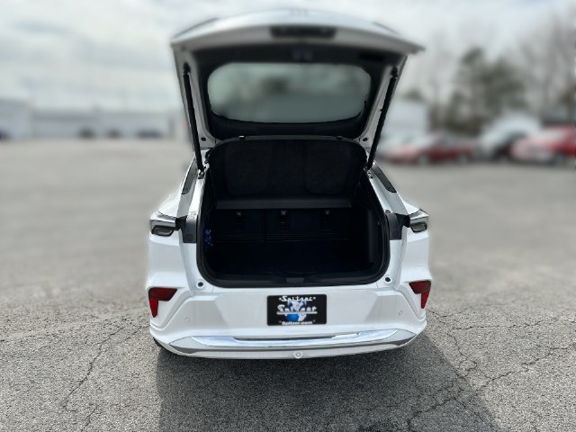 New 2026 WHITE FROST TRICOAT Buick Avenir image 28