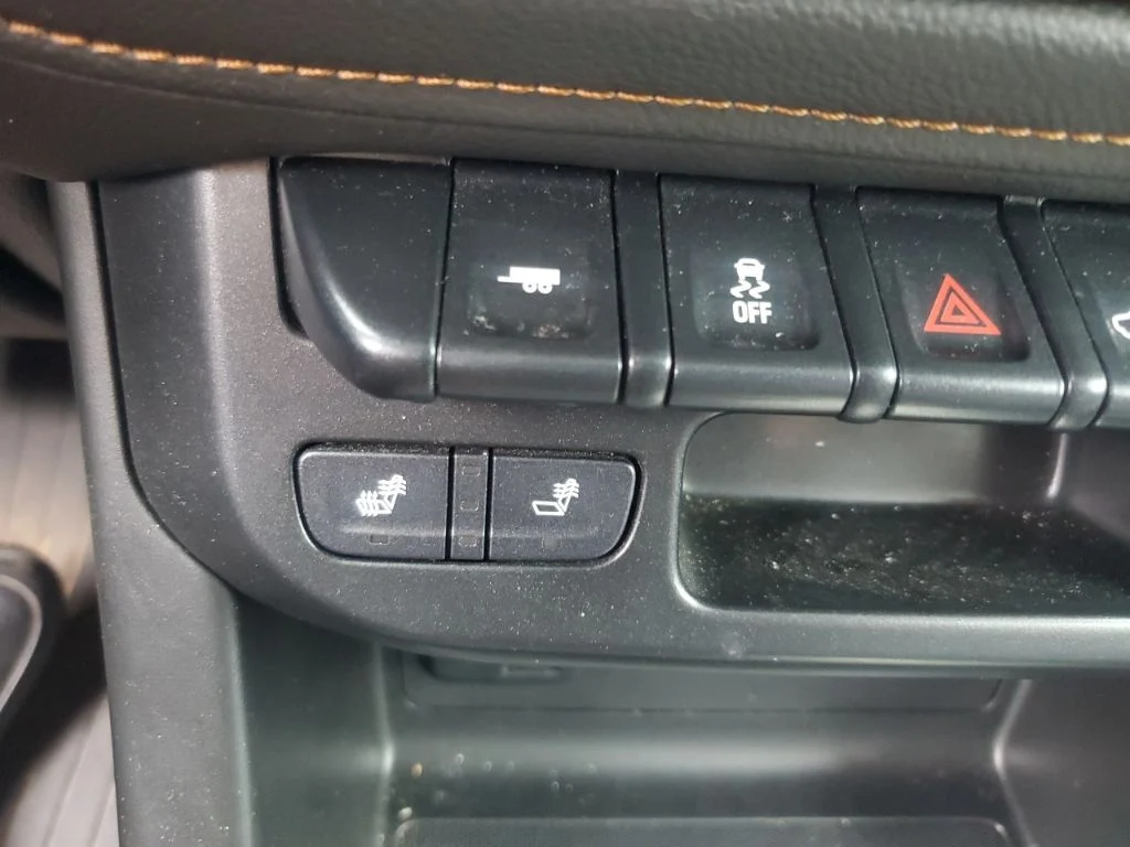 Used 2022 Beige GMC AT4 w/Leather image 23