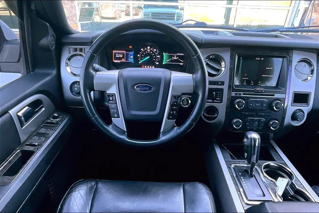 Used 2017 White Ford Limited image 5