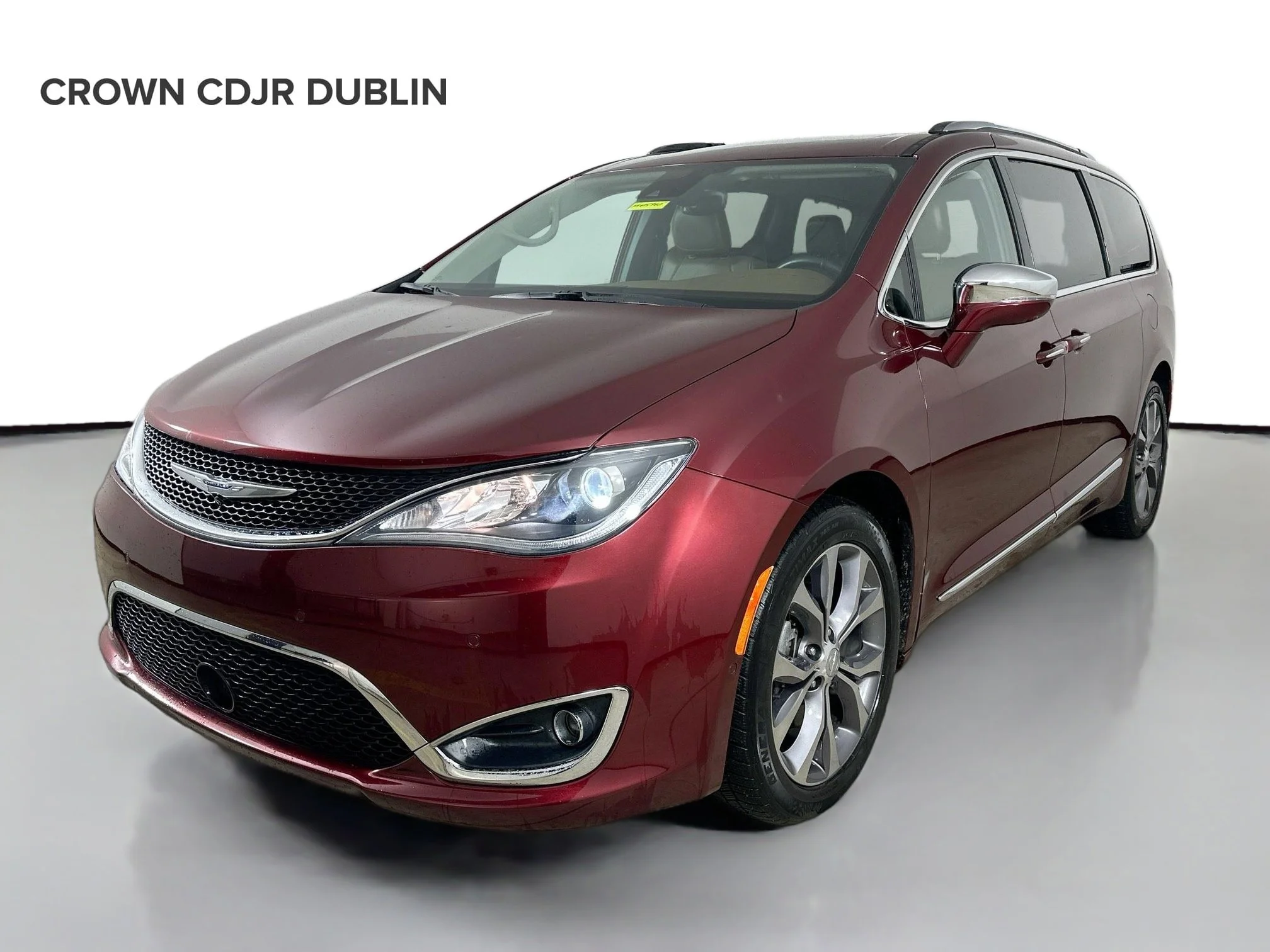 2017 Chrysler Pacifica Limited's photo