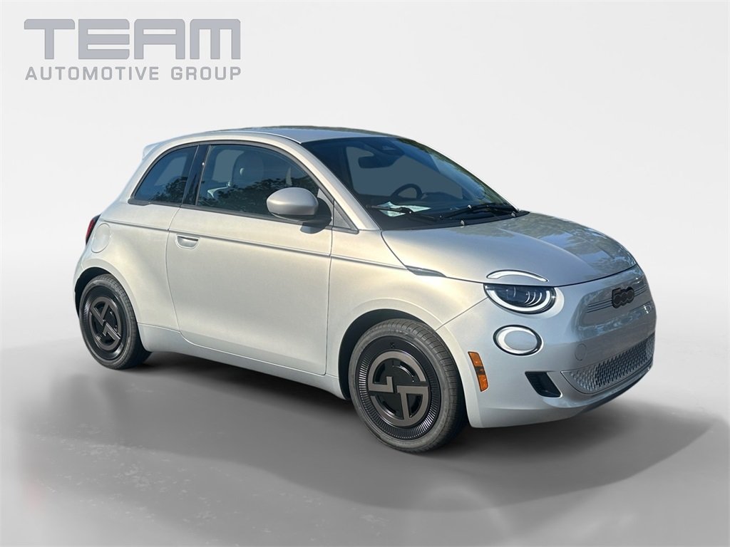 2025 FIAT 500e Base