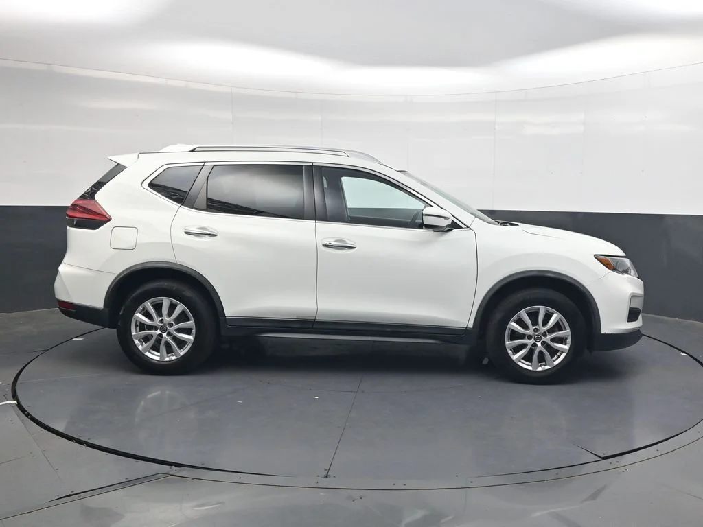 Used 2018 Glacier White Nissan SV image 3
