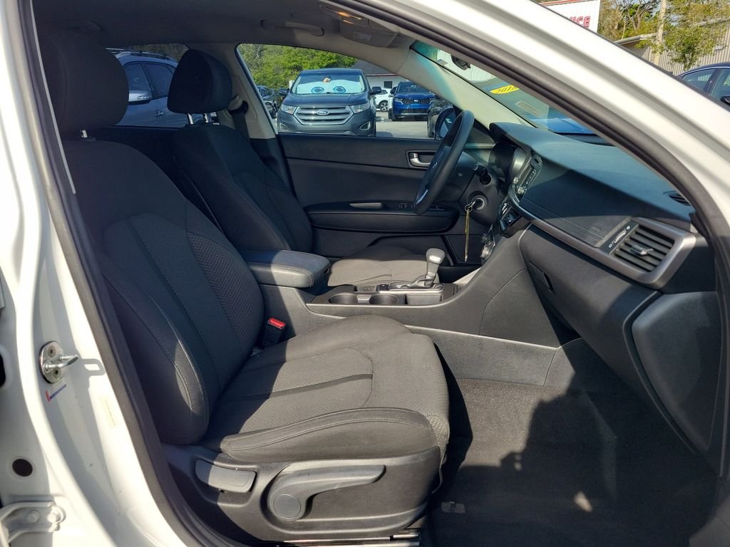 2017 Kia Optima LX - Photo 7