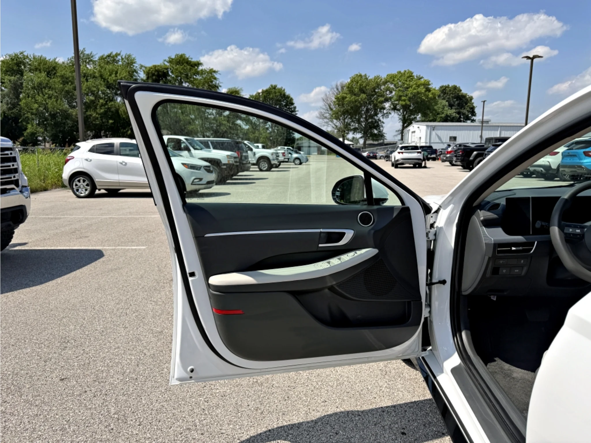 Used 2024 Serenity White Hyundai SEL image 17