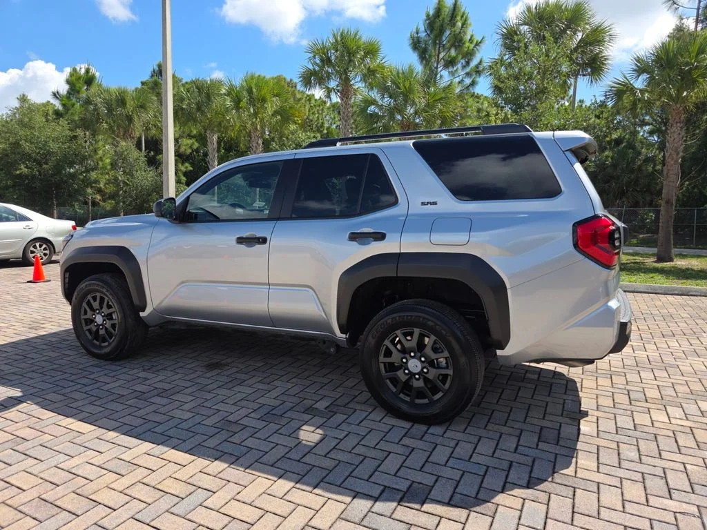 Used 2025  Toyota SR5 image 9