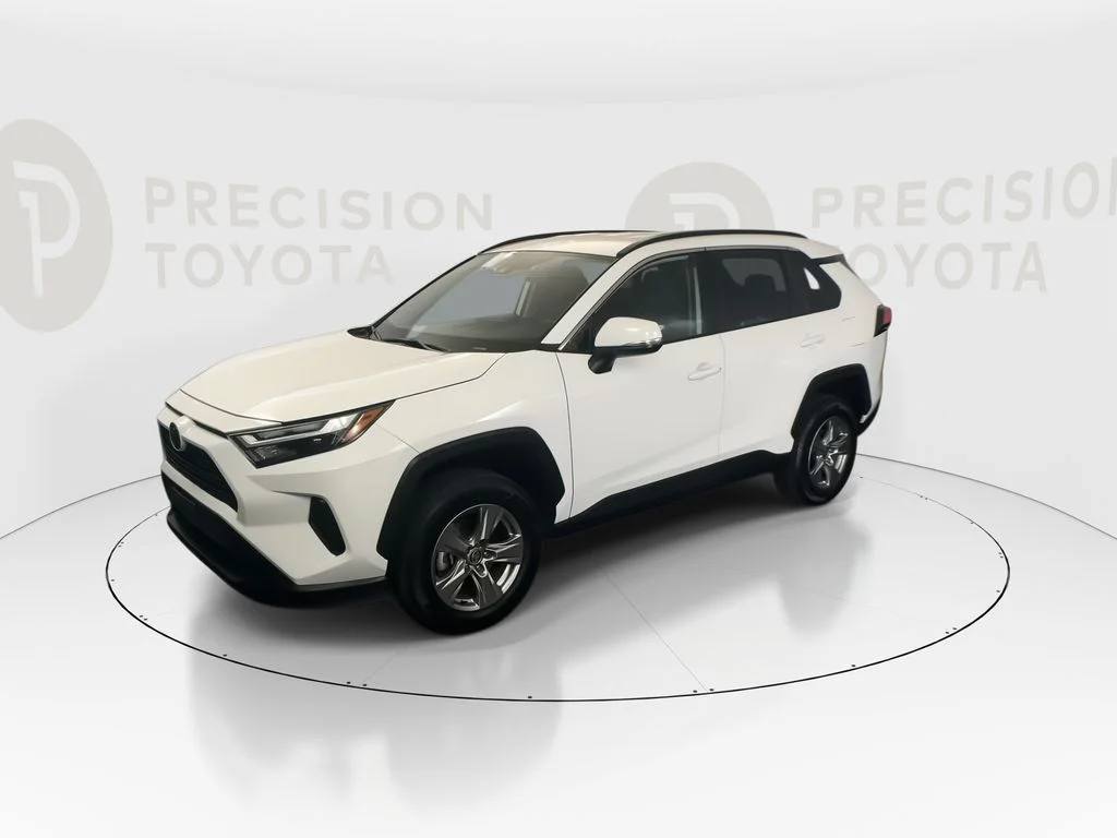 Used 2025 Ice Toyota XLE image 9