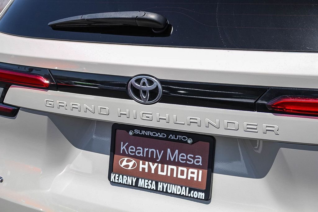 Used 2024 White Toyota Platinum image 10