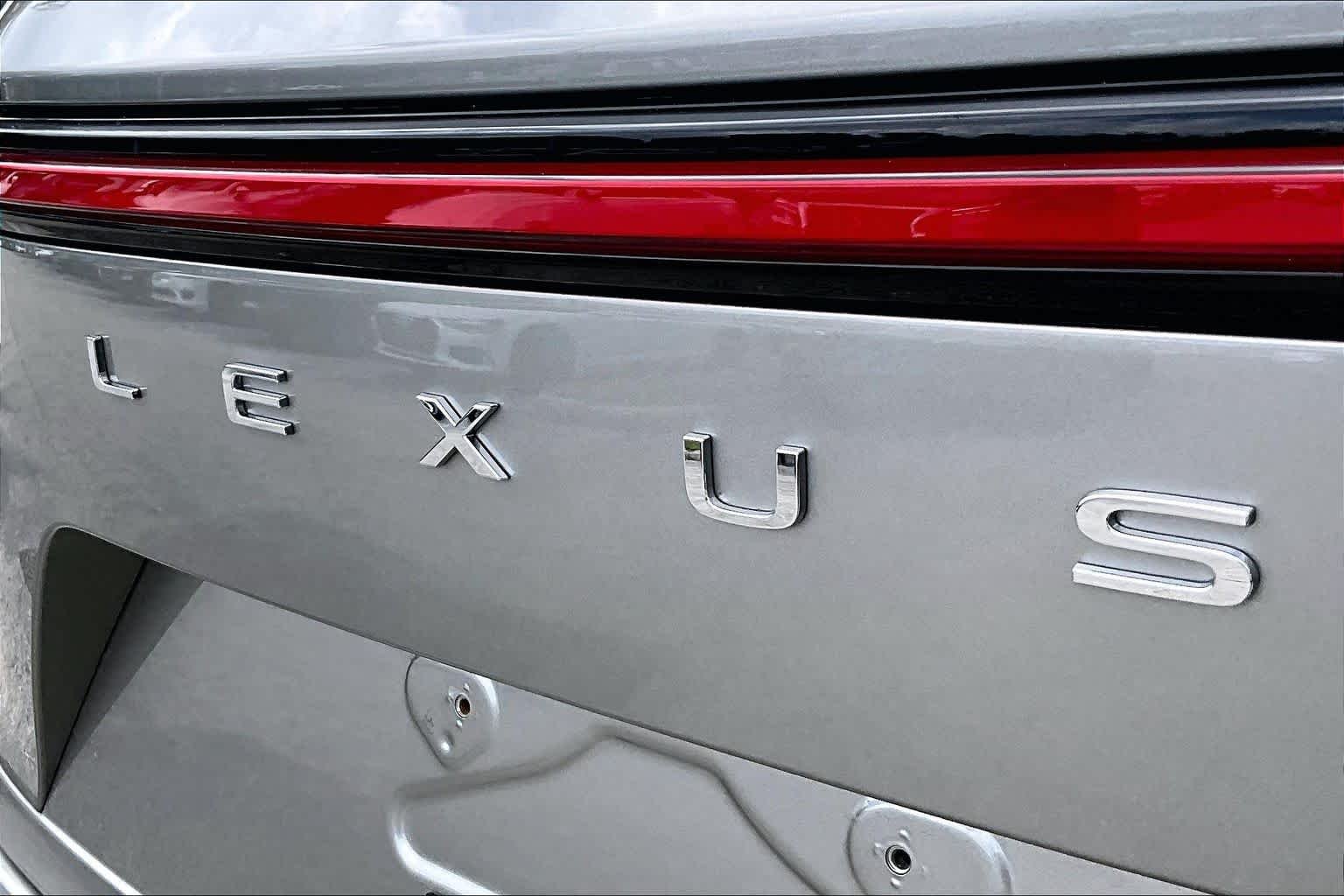 Used 2024 Atomic Silver Lexus Premium image 31
