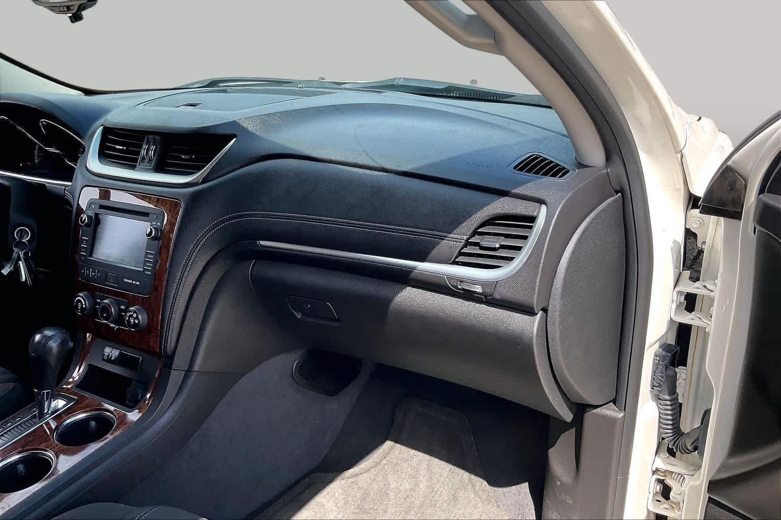 Used 2013 White Diamond Tricoat Chevrolet LT image 18