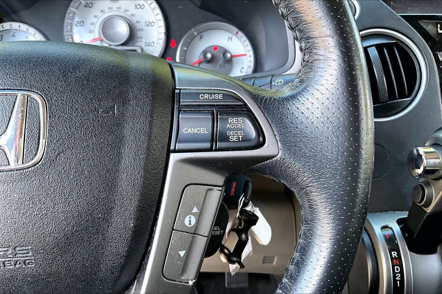 Used 2012 White Diamond Pearl Honda Touring image 23