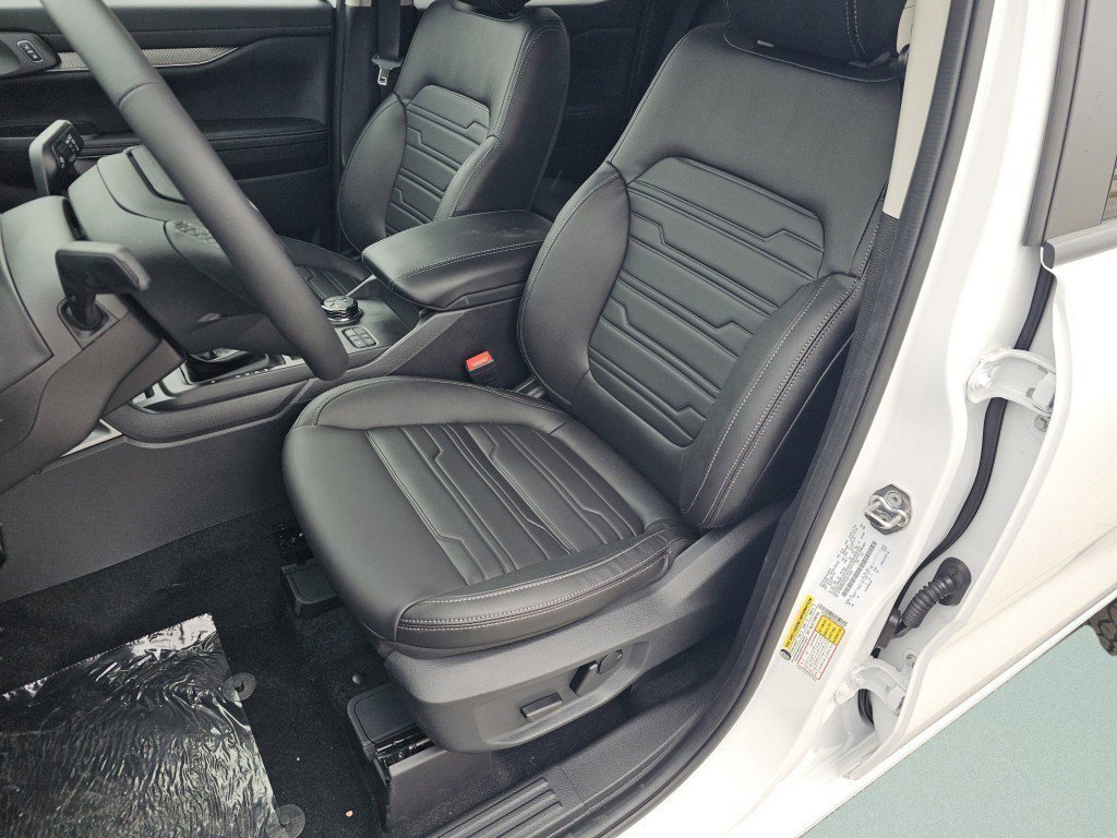New 2026 Oxford White Ford LARIAT image 6