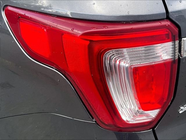 Used 2018 Gray Ford XLT image 33