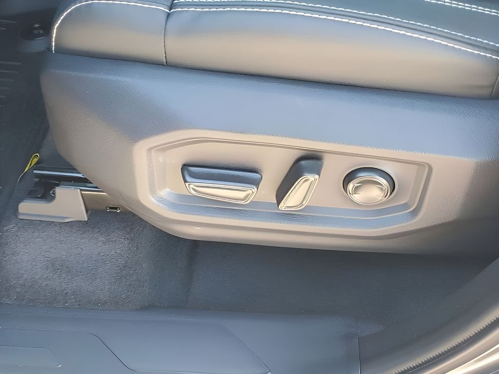 2026 Toyota Tundra Limited - Photo 37