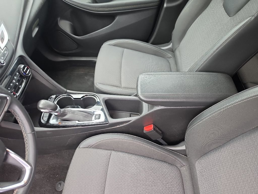 Used 2022 Summit White Buick Select image 24