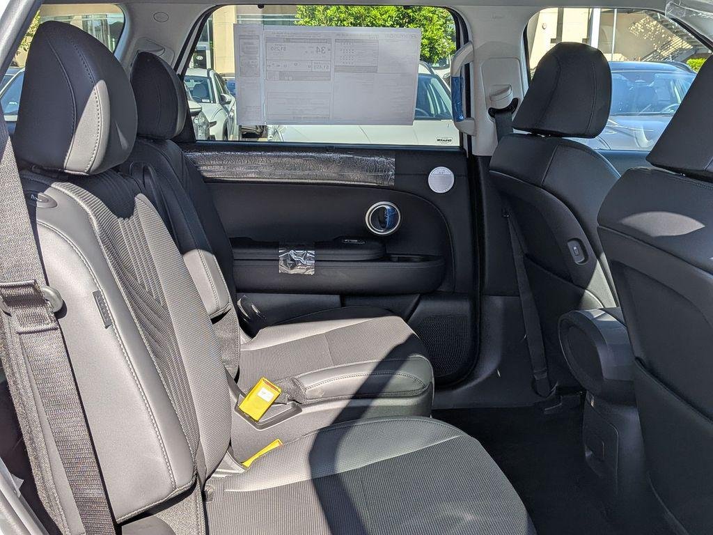 New 2026 White Hyundai Blue SEL 7P image 31