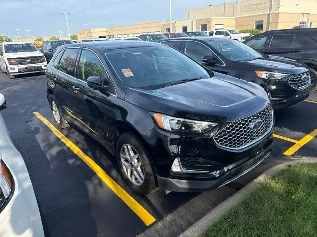 Used 2024 Black Ford SEL image 1