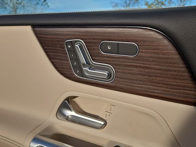 New 2026 Polar White Mercedes-Benz GLB250 image 21