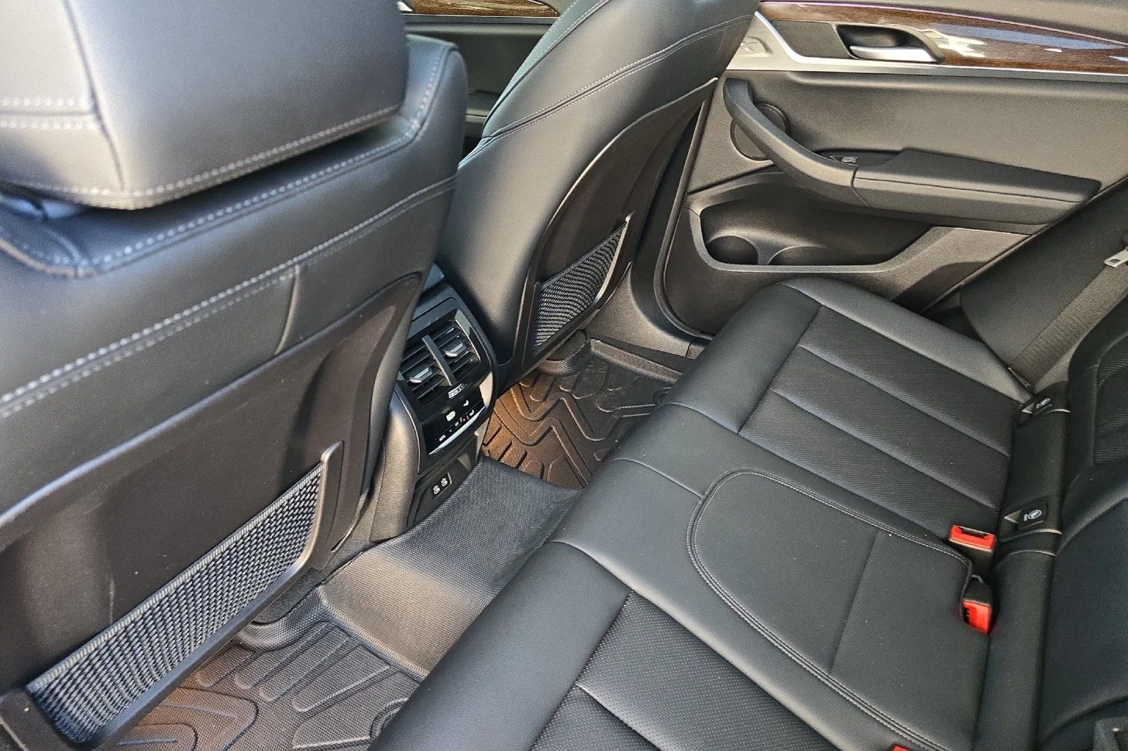 Used 2023 Black BMW xDrive30i image 9