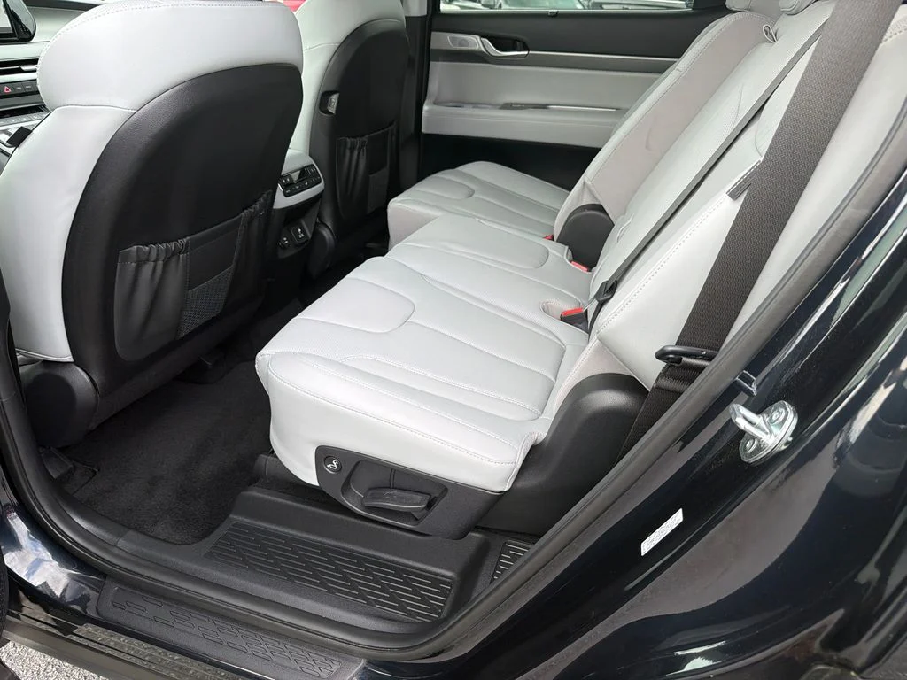 Used 2024 White Hyundai SEL image 21