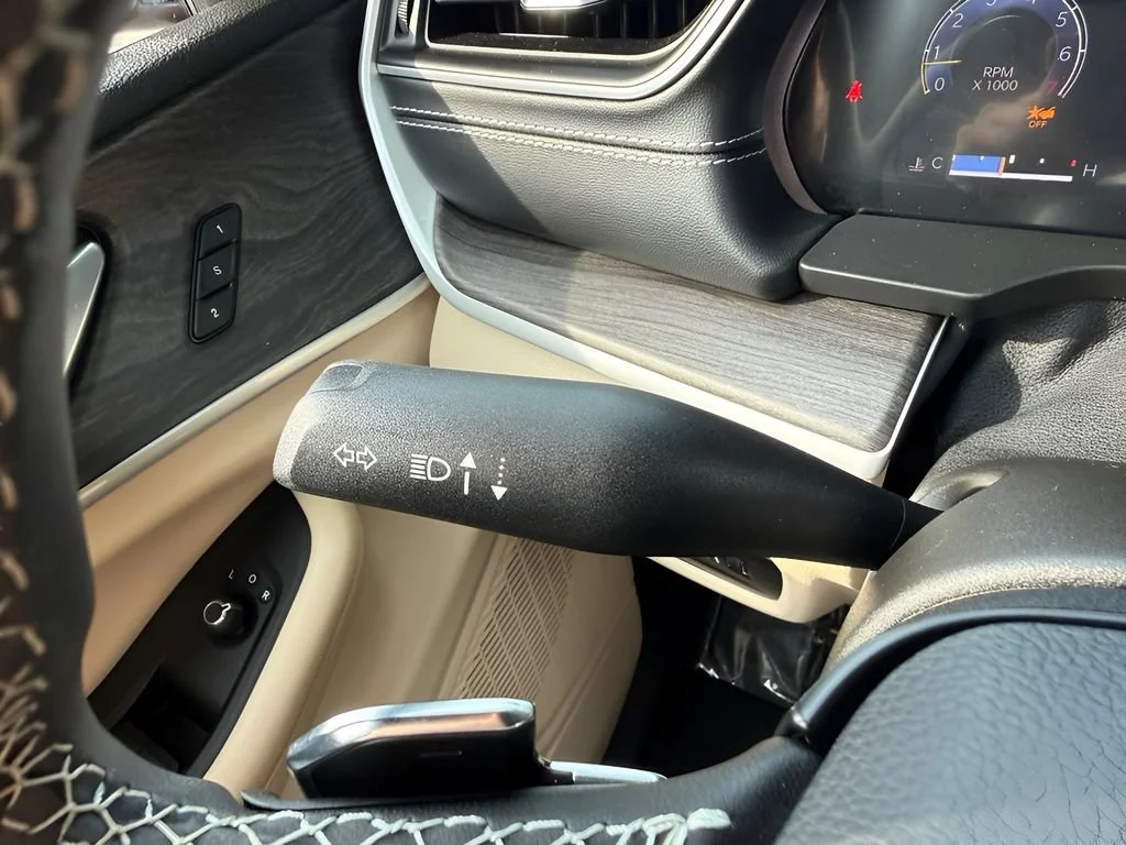 Used 2023 Red Jeep Limited image 17