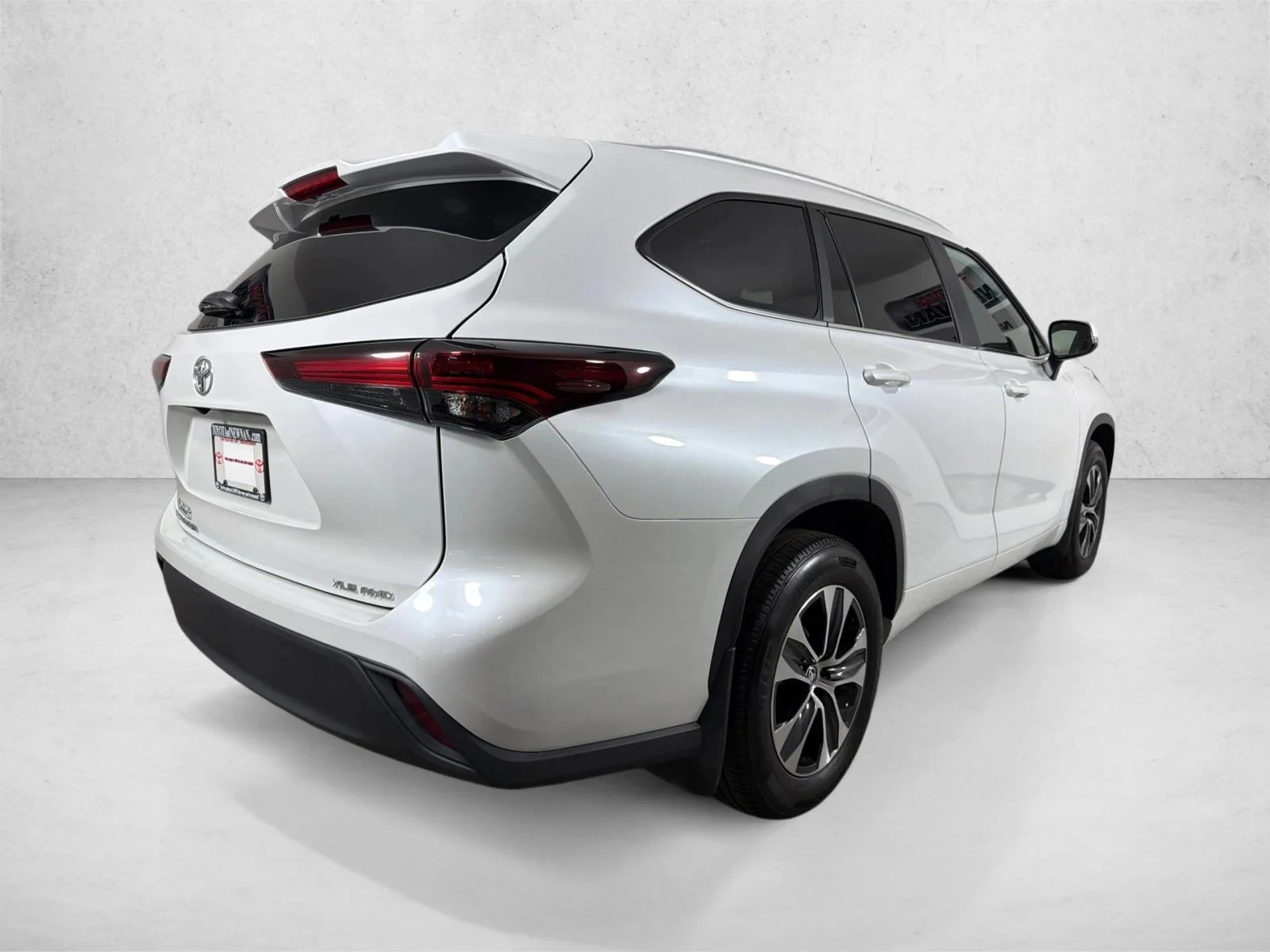 Used 2025 Gray Toyota LE image 4