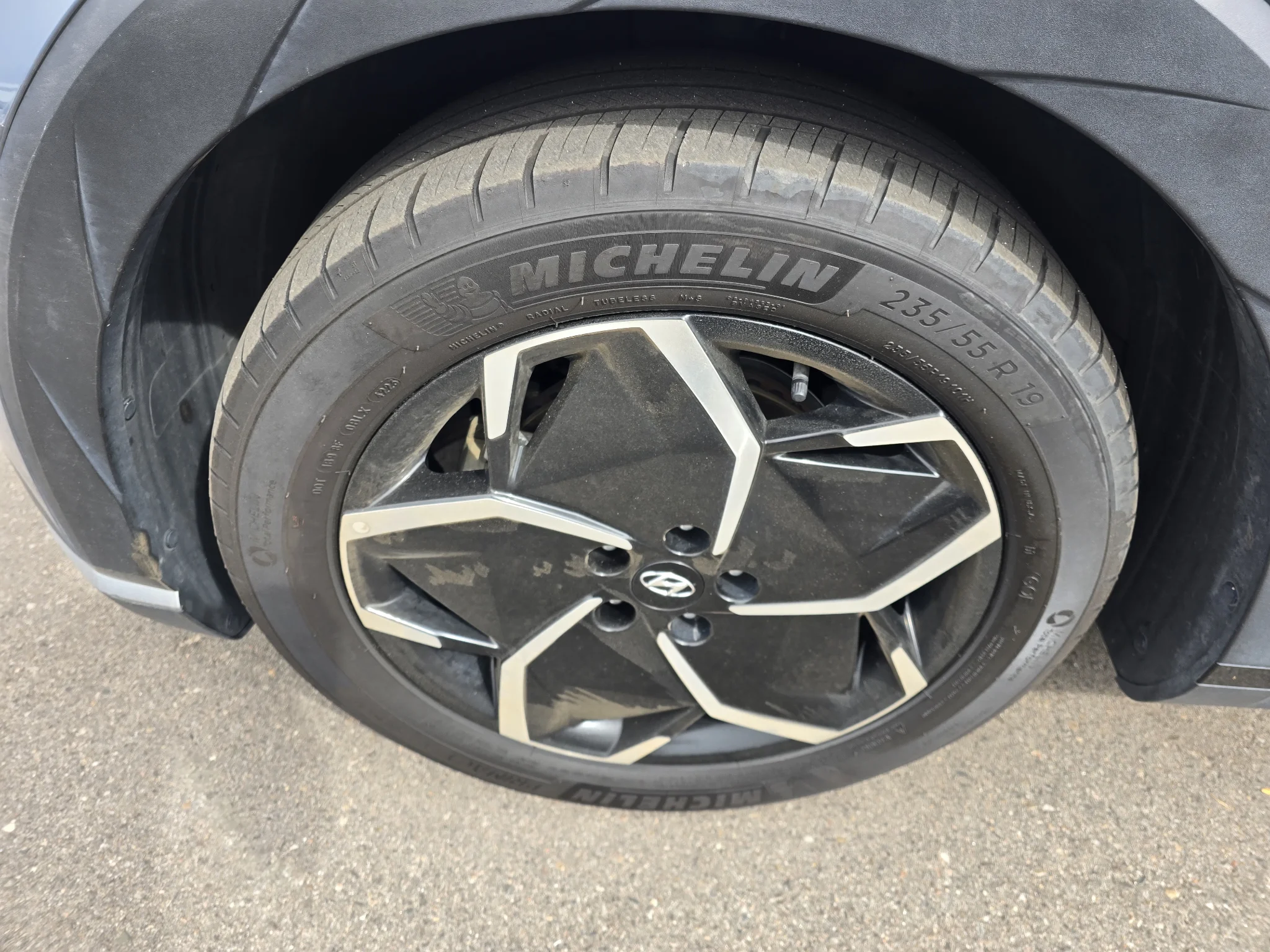 Used 2024 Digital Teal Hyundai SEL image 9