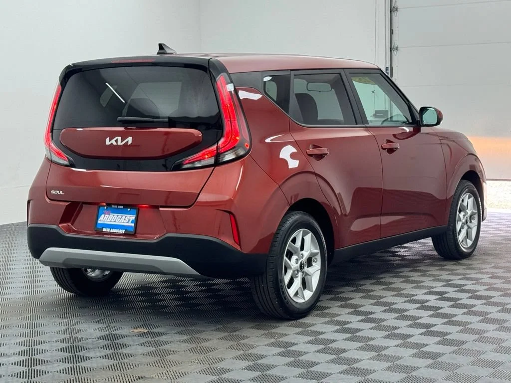 Used 2025 Orange Kia  image 6