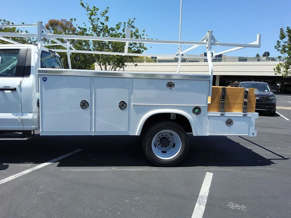 New 2025 Oxford White Ford XL image 14