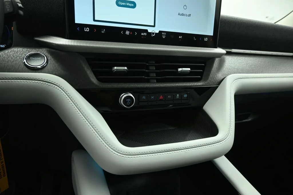 New 2026 White Ford Platinum image 13