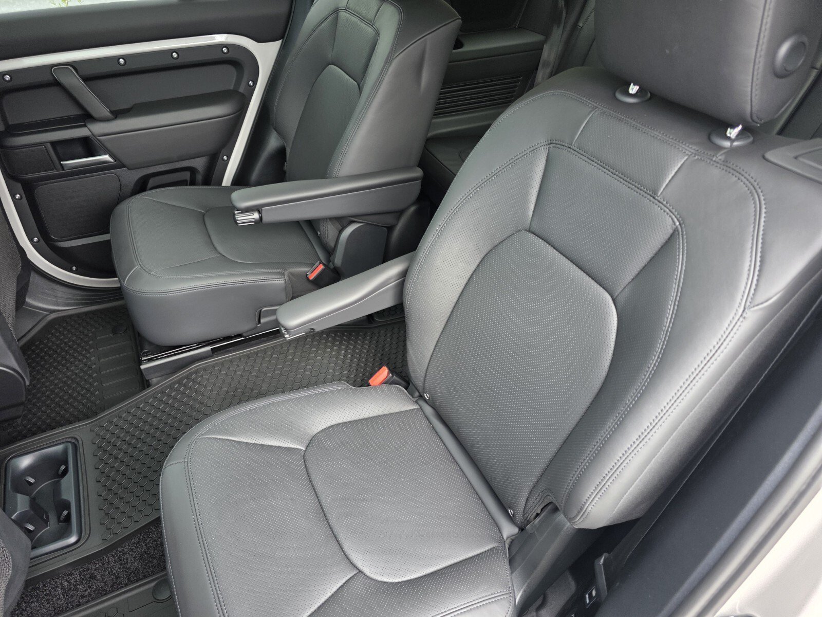 New 2026 Borasco Grey Land Rover P400 X-Dynamic SE image 13