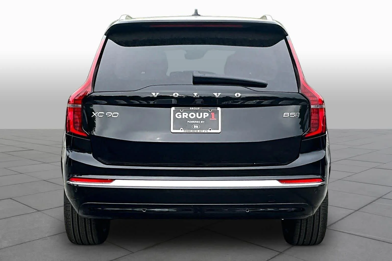New 2026 Onyx Black Volvo Plus image 4