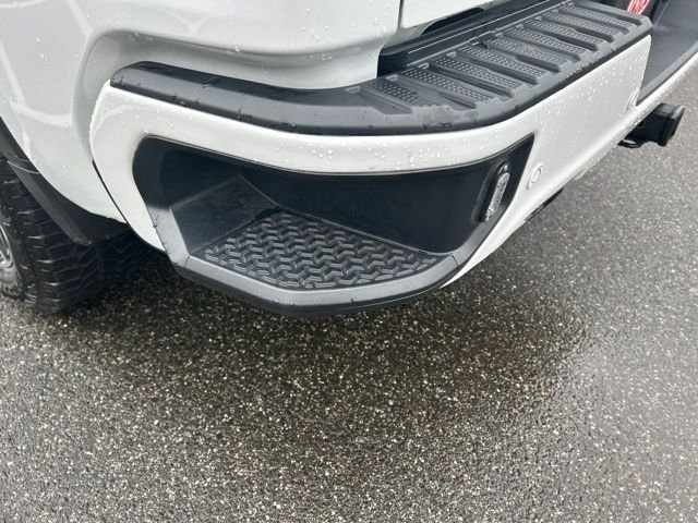 Used 2025 White GMC AT4 image 6