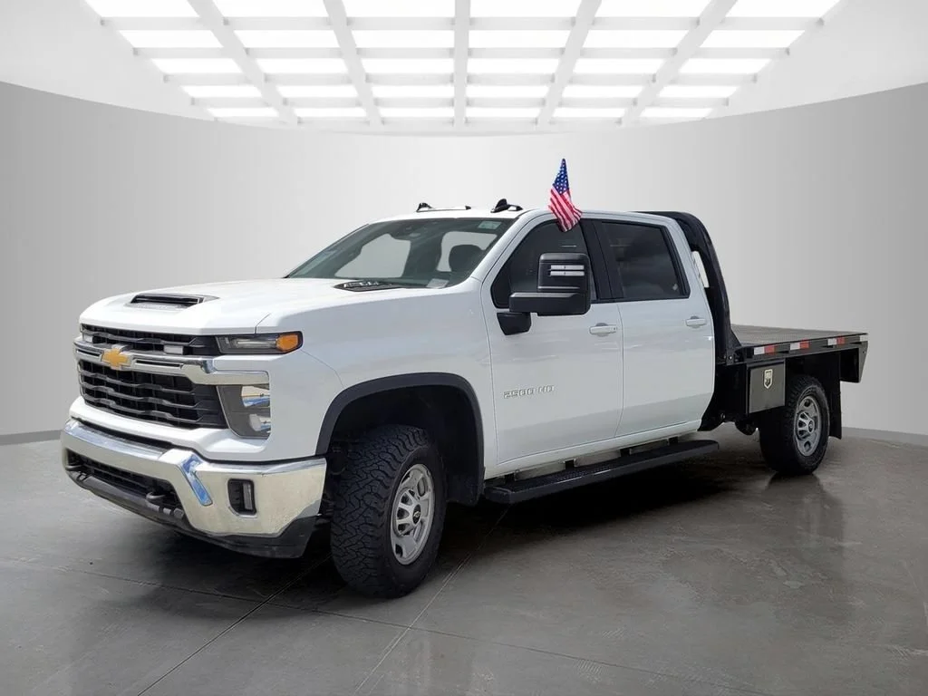 Used 2024 Summit White Chevrolet LT image 8