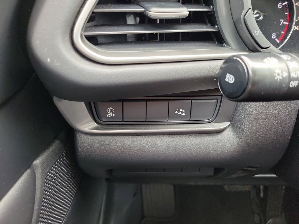 Used 2021 White Mazda Select image 24