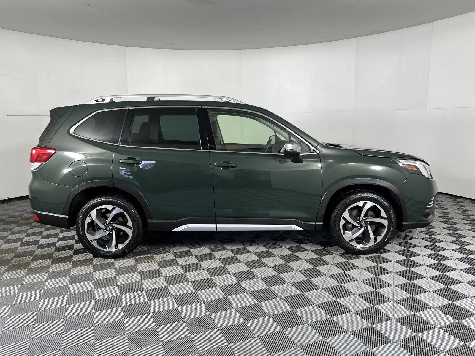 Used 2023 Cascade Green Silica Subaru Touring image 29