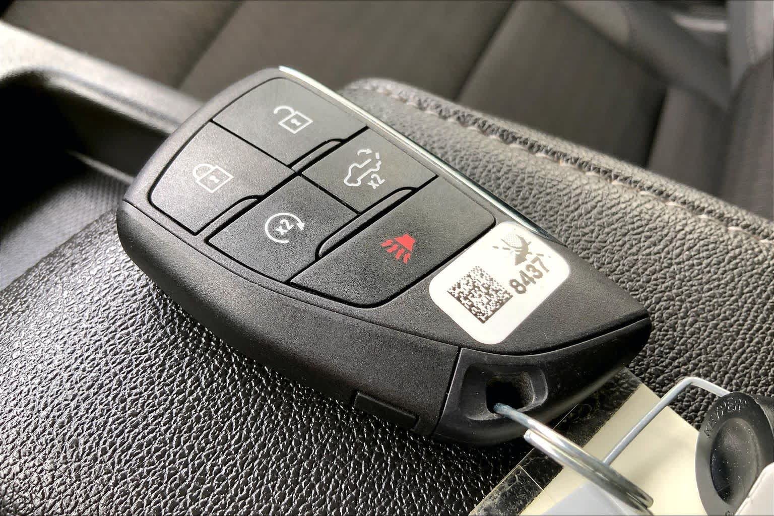 Used 2024 Summit White Chevrolet LT image 15