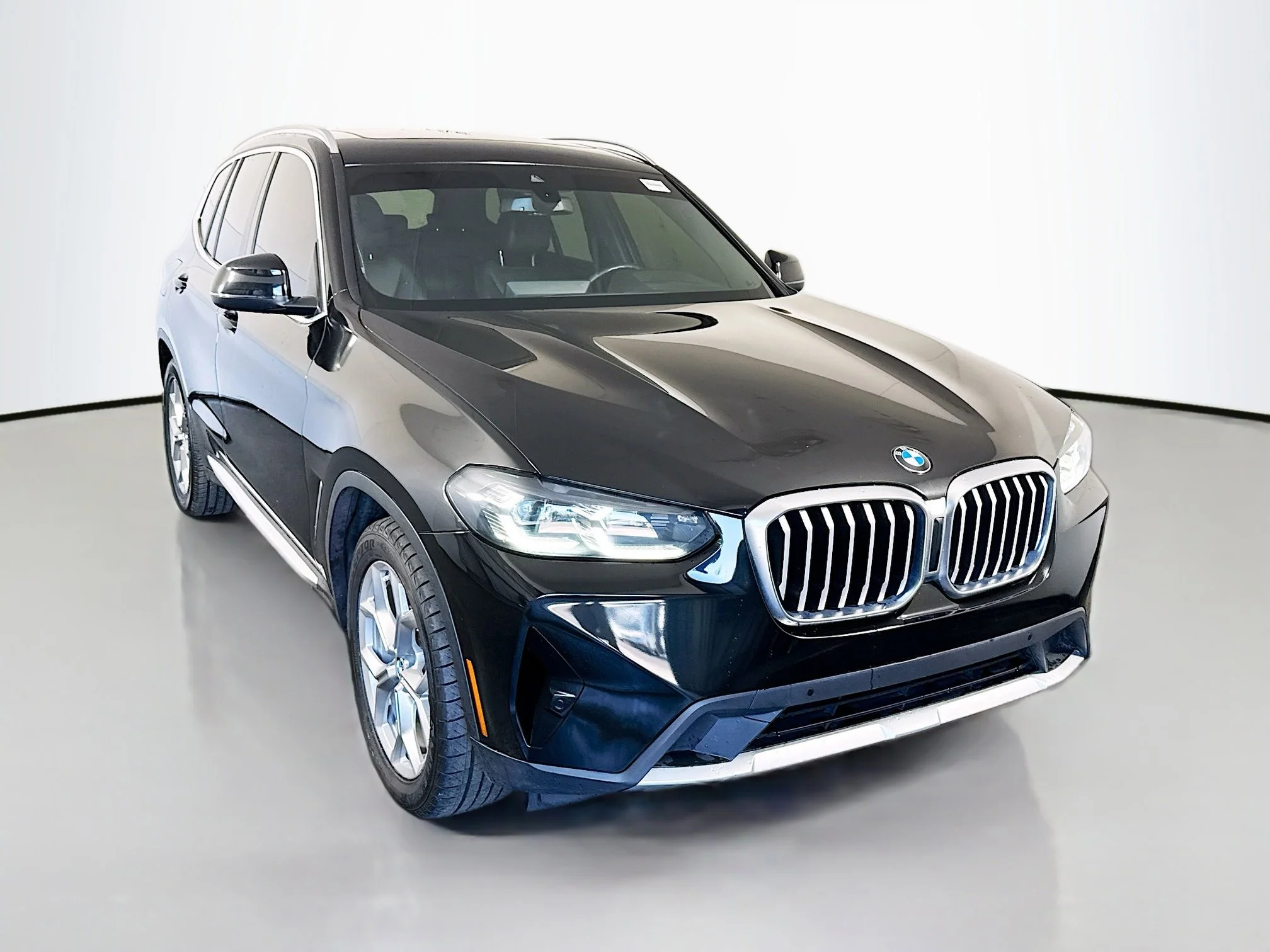 Used 2022 Black Sapphire Metallic BMW sDrive30i image 1