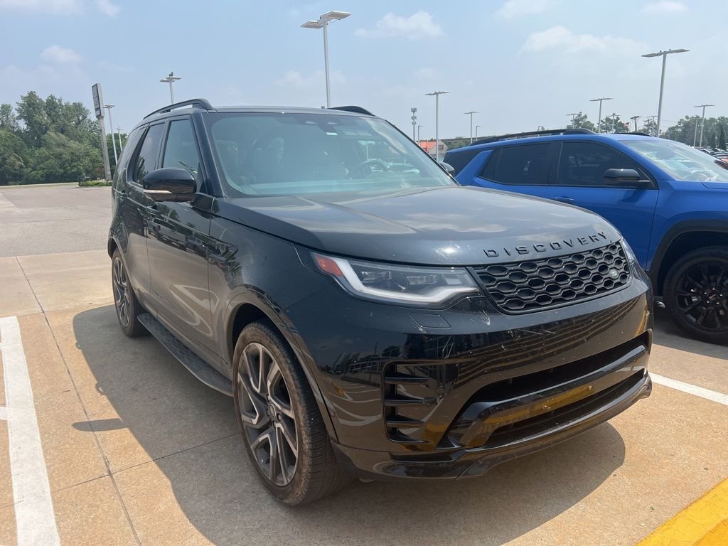 2024 Land Rover Discovery P300 Dynamic SE's photo